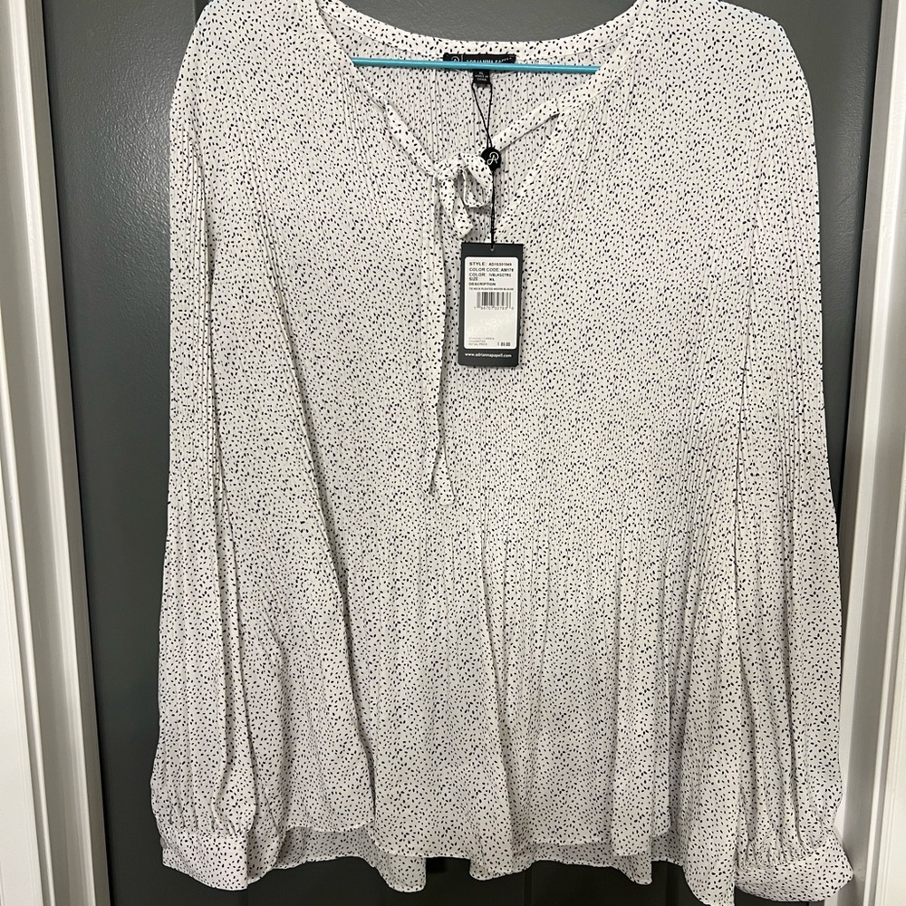 Adrianna Papell White and Black Speckled Blouse. NWT